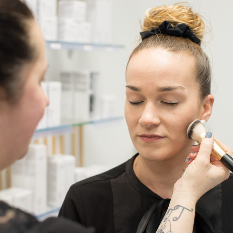 Belle et Zen institut 22 Plaintel maquillage